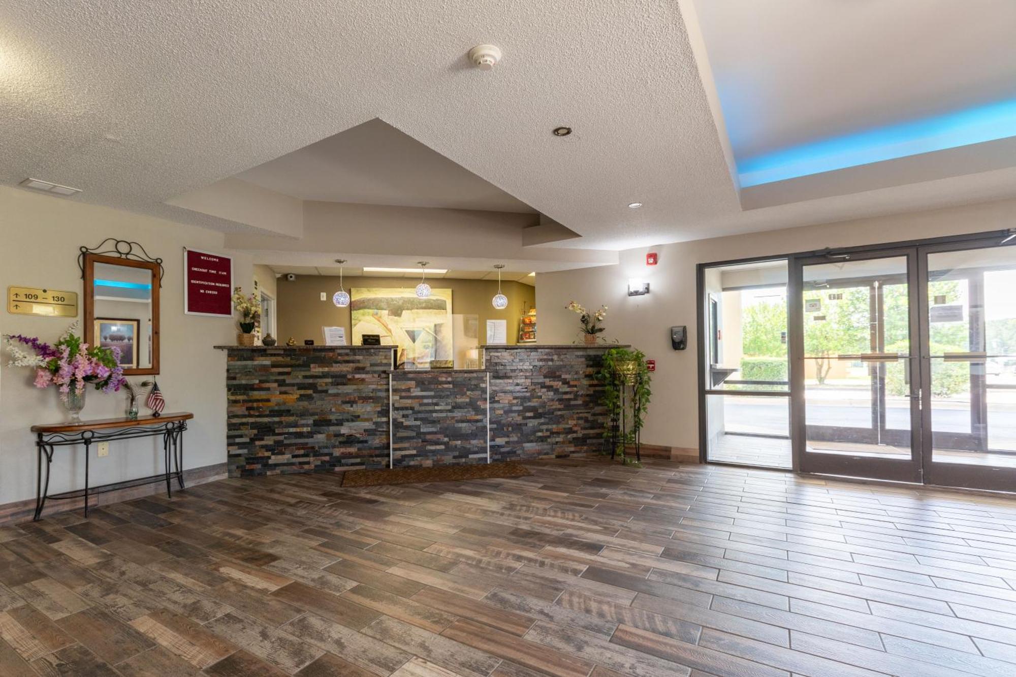 Hotel Baymont By Wyndham Creedmoor Extérieur photo
