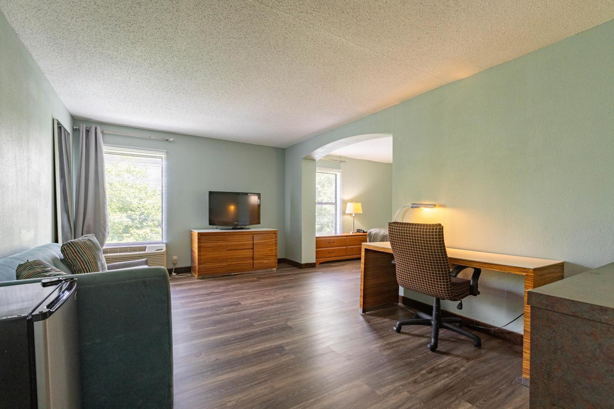 Hotel Baymont By Wyndham Creedmoor Extérieur photo