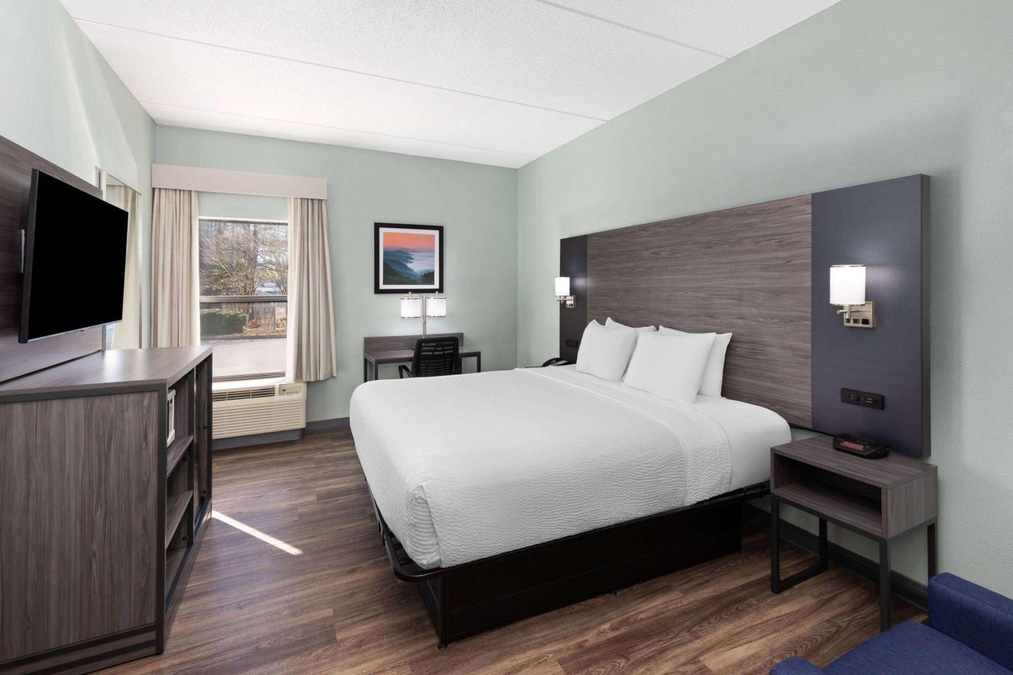 Hotel Baymont By Wyndham Creedmoor Extérieur photo