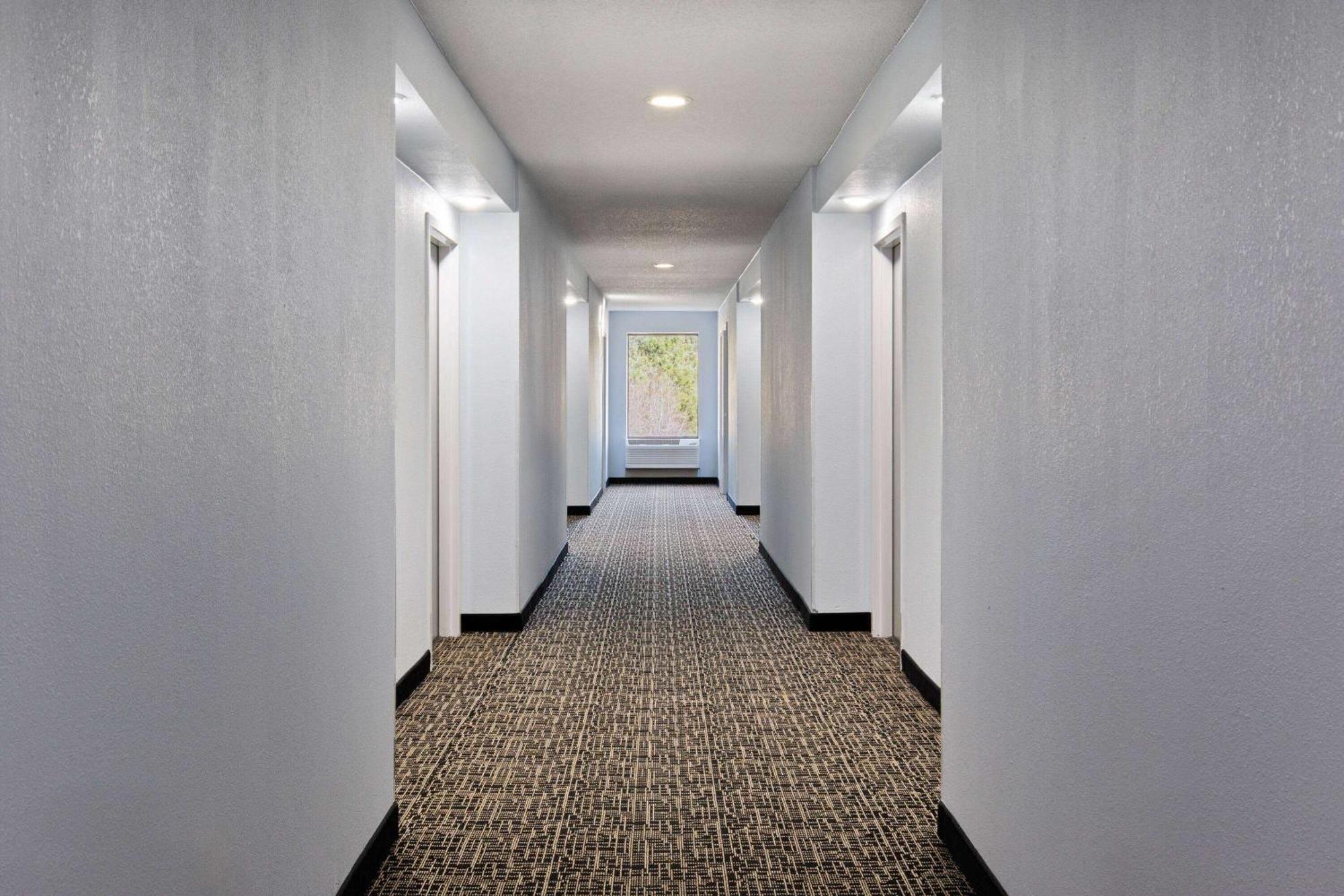 Hotel Baymont By Wyndham Creedmoor Extérieur photo