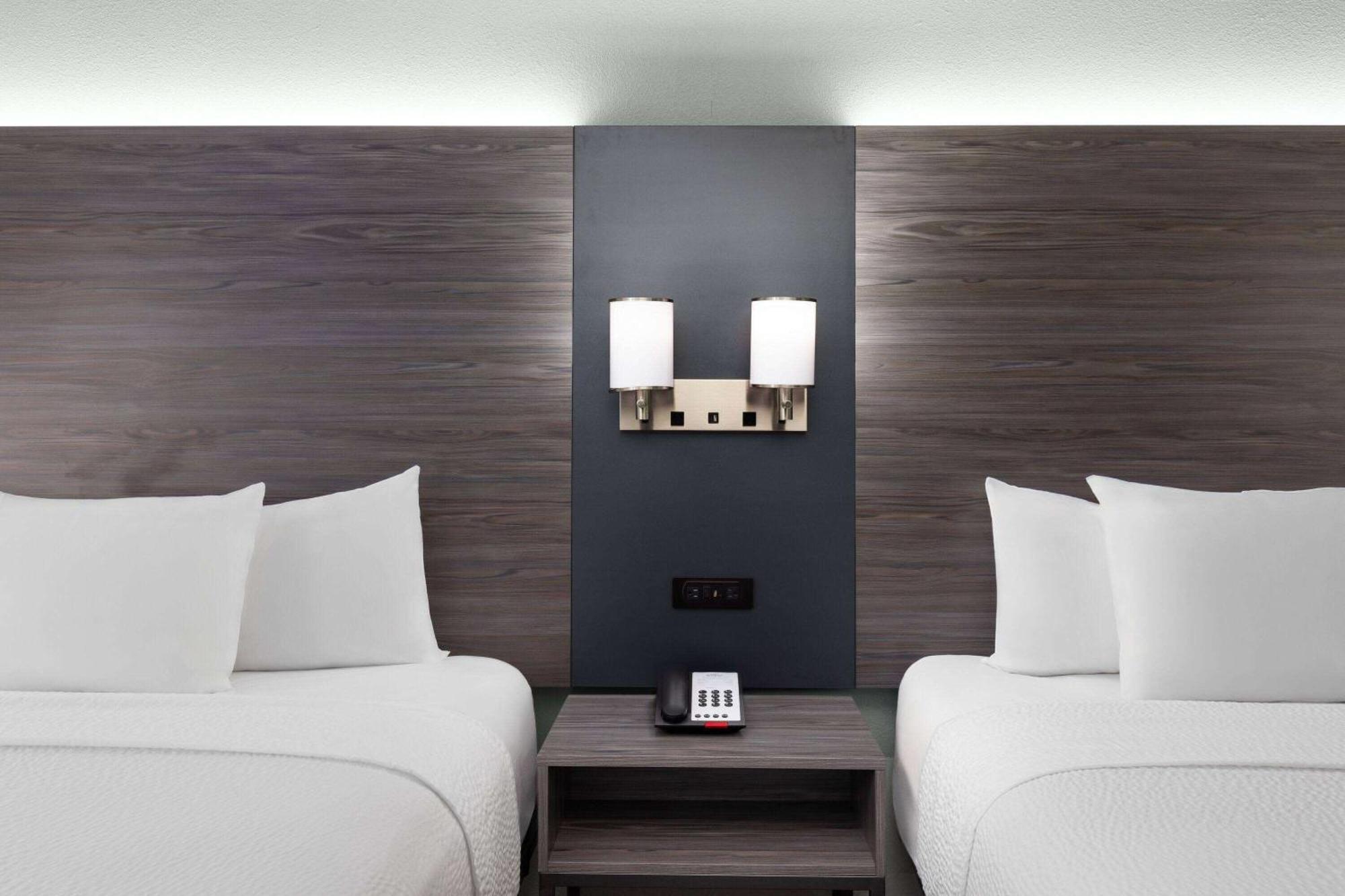 Hotel Baymont By Wyndham Creedmoor Extérieur photo