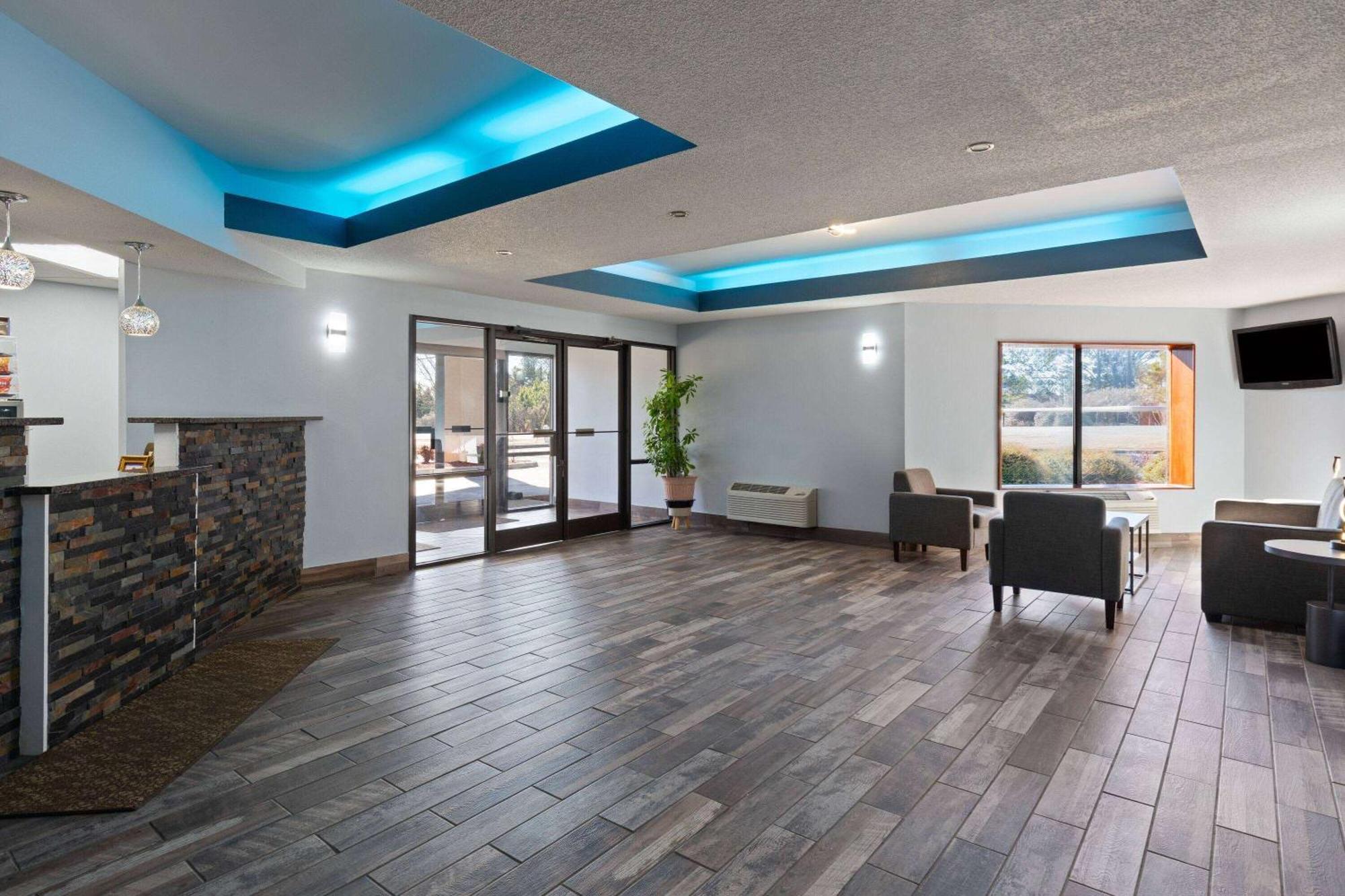 Hotel Baymont By Wyndham Creedmoor Extérieur photo