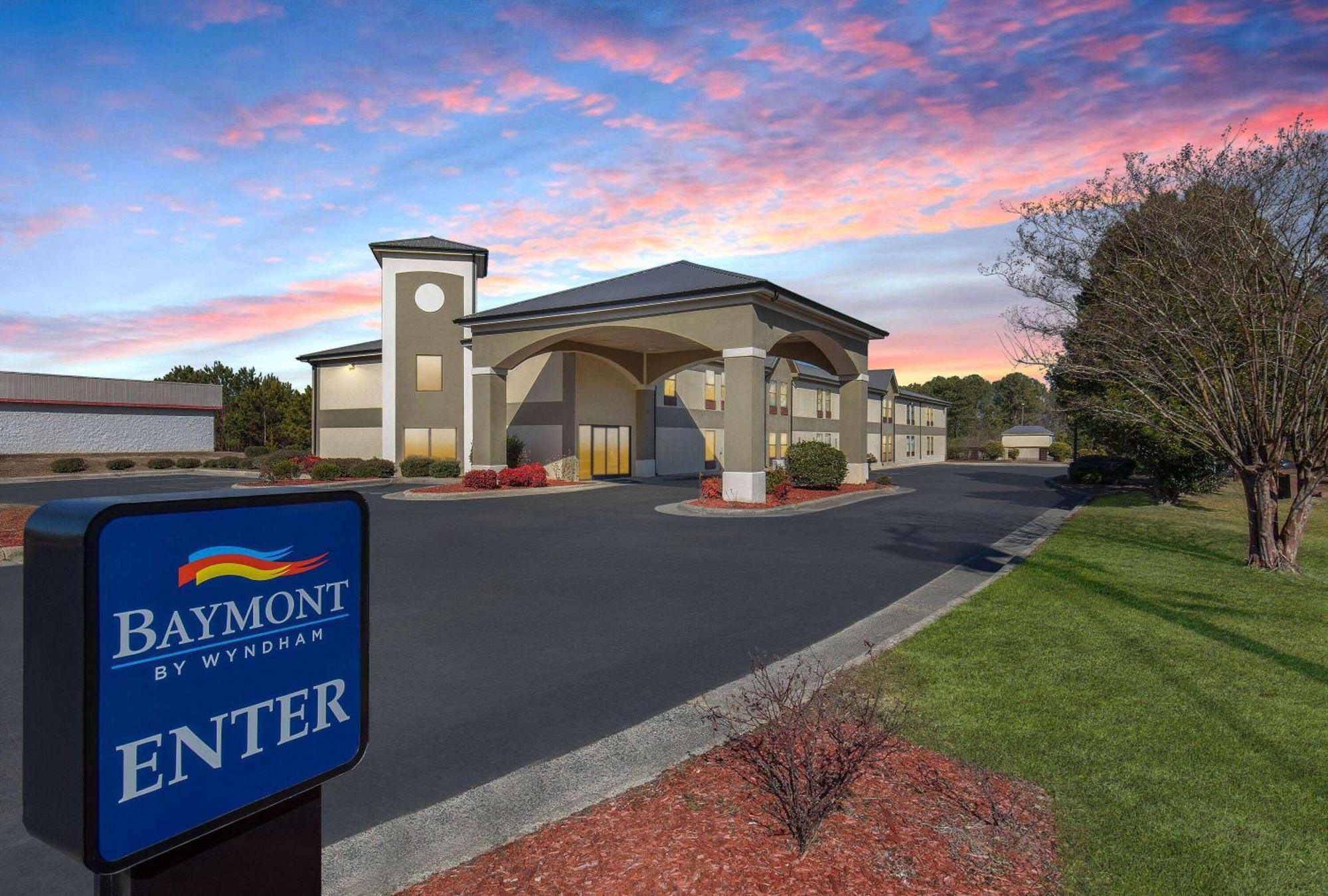 Hotel Baymont By Wyndham Creedmoor Extérieur photo