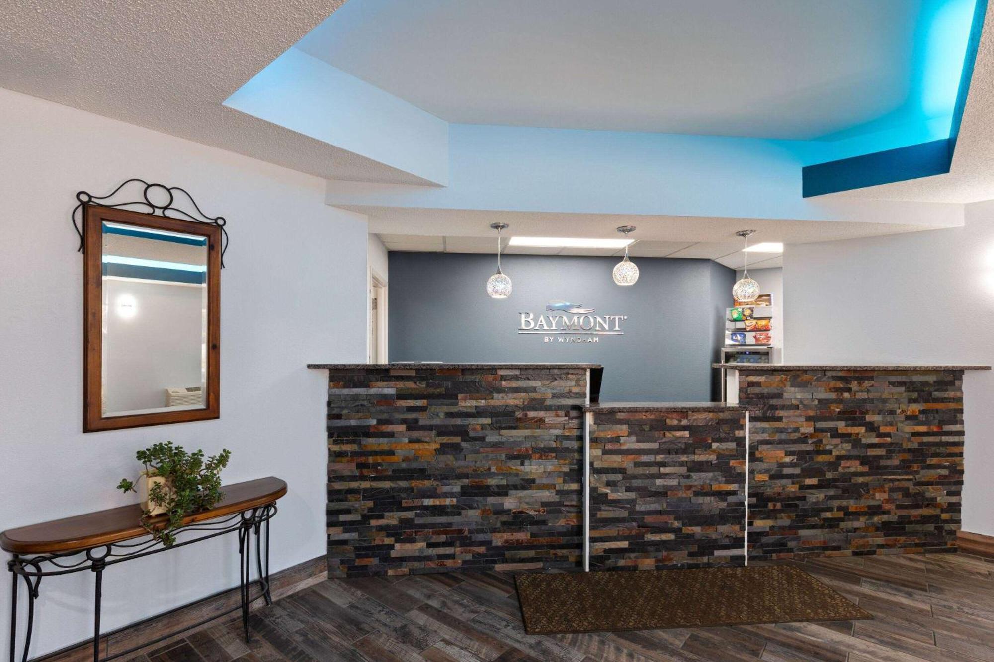 Hotel Baymont By Wyndham Creedmoor Extérieur photo