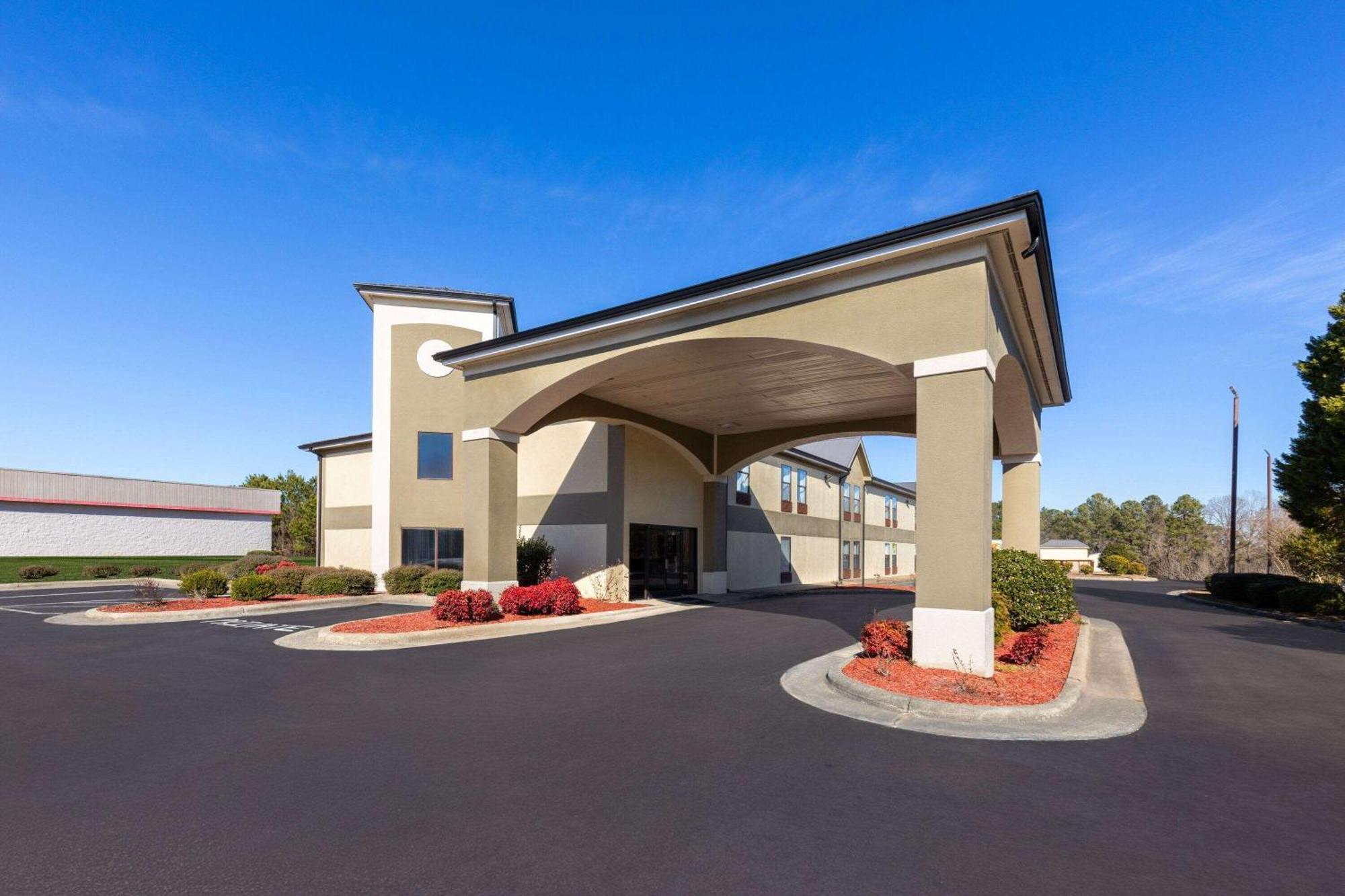 Hotel Baymont By Wyndham Creedmoor Extérieur photo