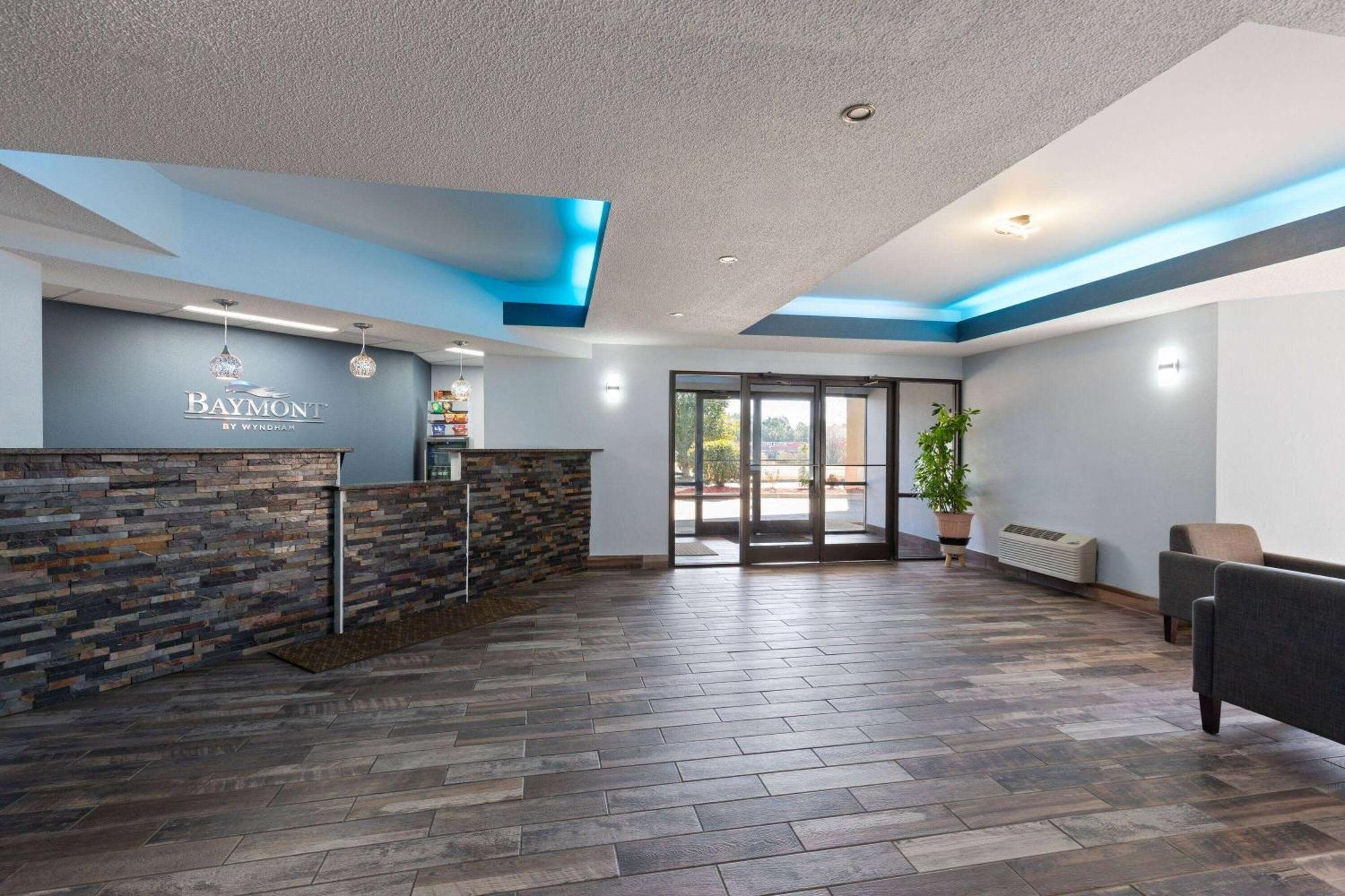 Hotel Baymont By Wyndham Creedmoor Extérieur photo