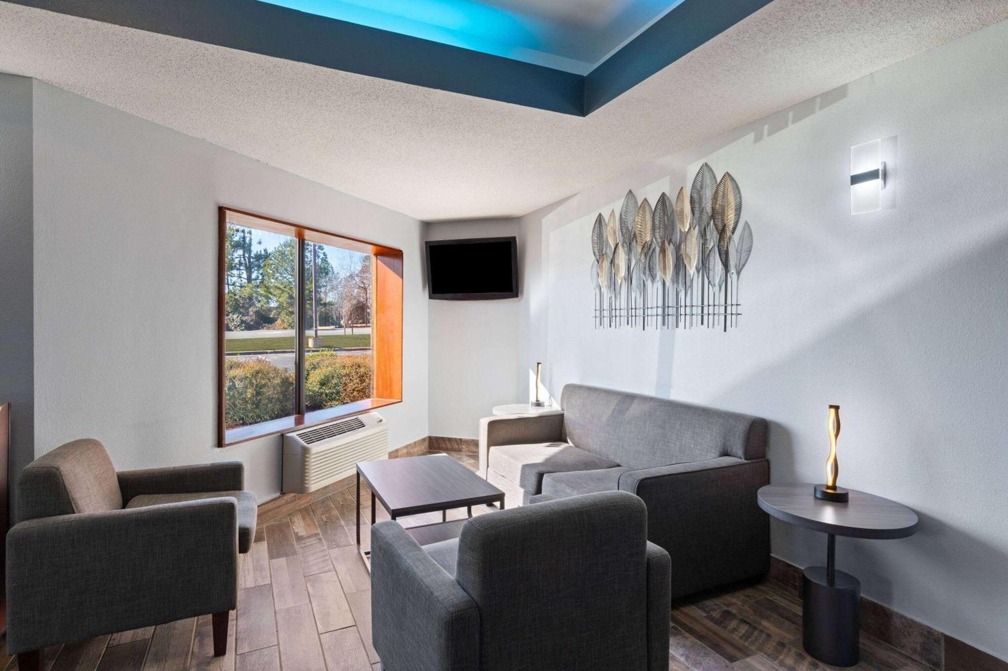 Hotel Baymont By Wyndham Creedmoor Extérieur photo