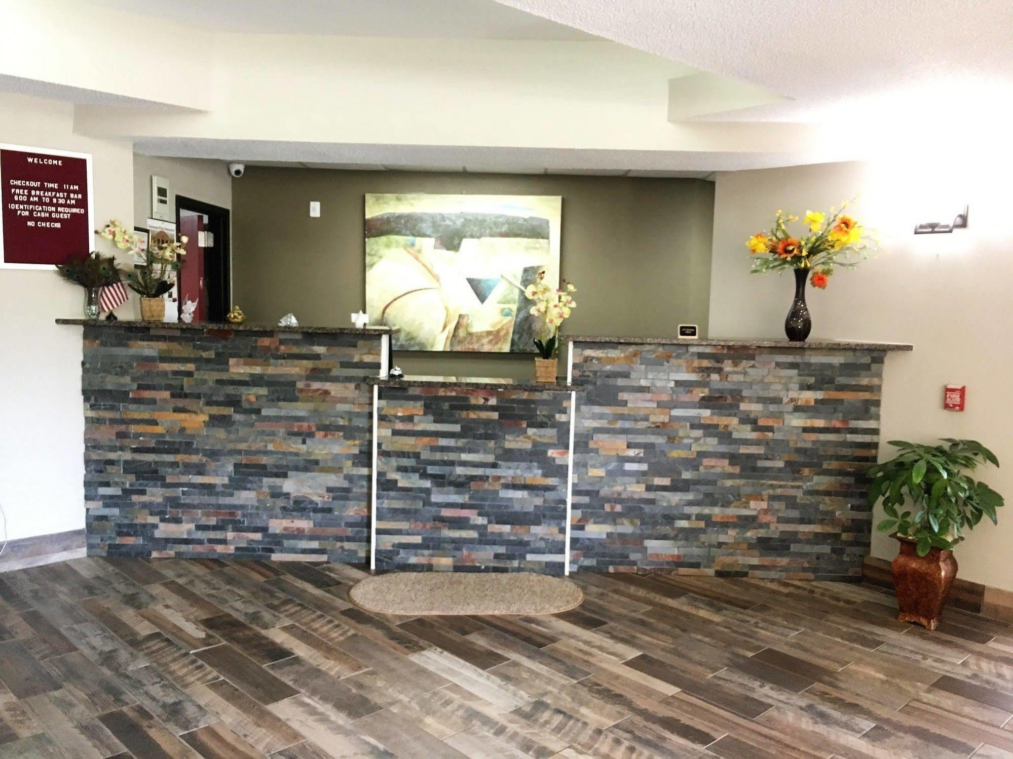 Hotel Baymont By Wyndham Creedmoor Extérieur photo