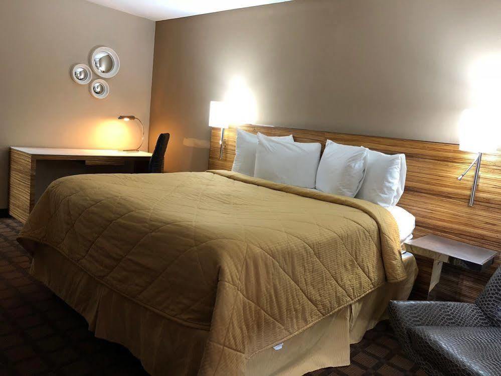 Hotel Baymont By Wyndham Creedmoor Extérieur photo